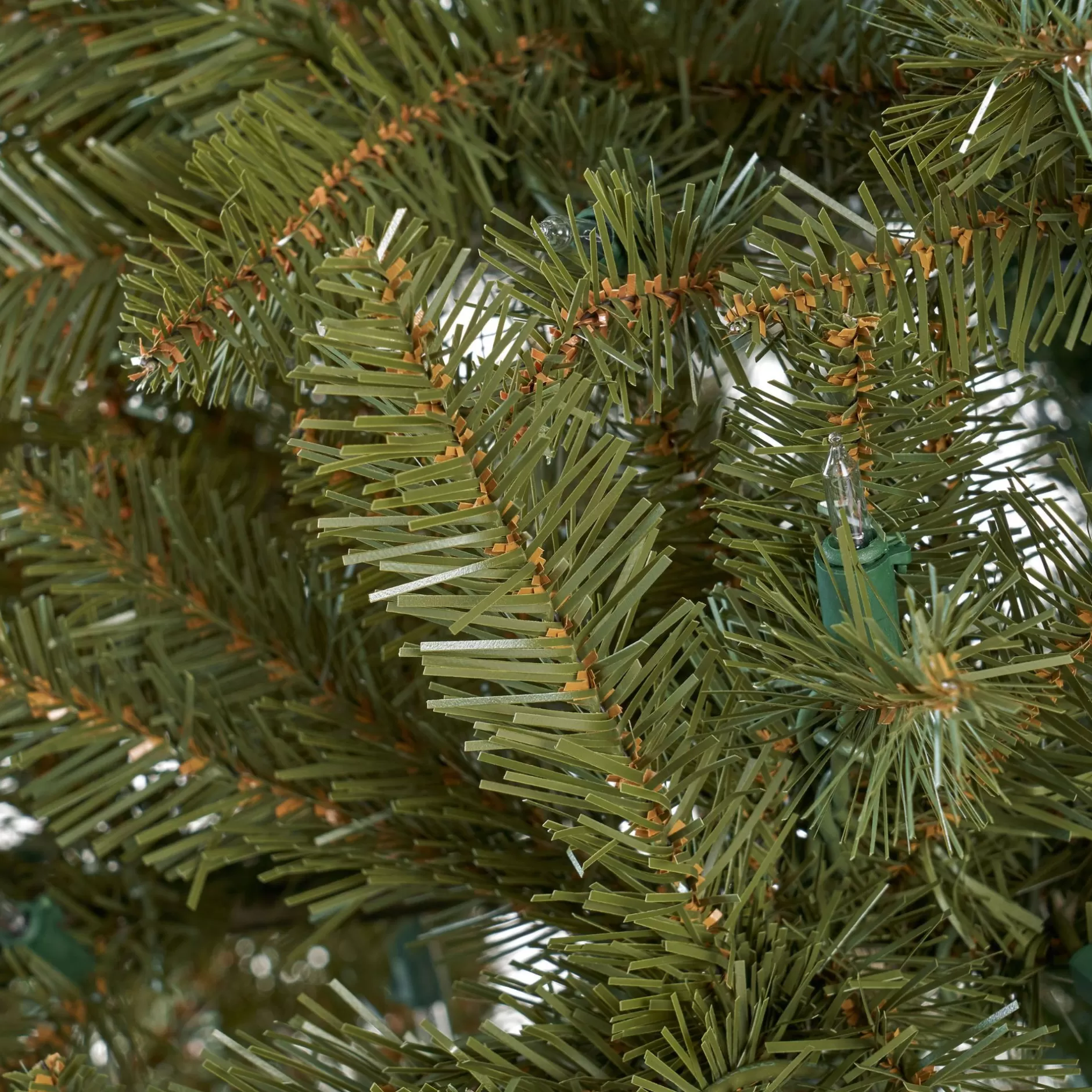 Shop 7.5' Pre-Lit Full Dunhill Hinged Fir Artificial Christmas Tree - Clear Lights Pre-Lit