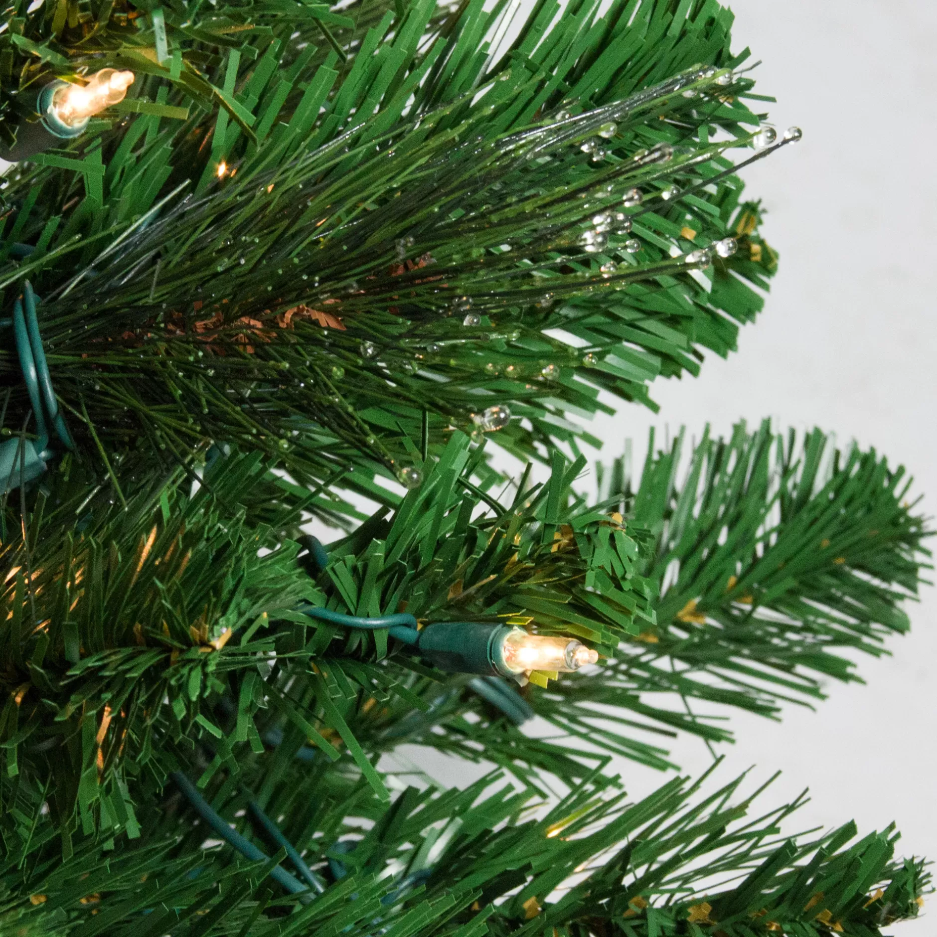 Fashion 7.5' Pre-Lit Medium Canterbury Spruce With Dewdrops Artificial Christmas Tree - Clear Led Lights Pre-Lit