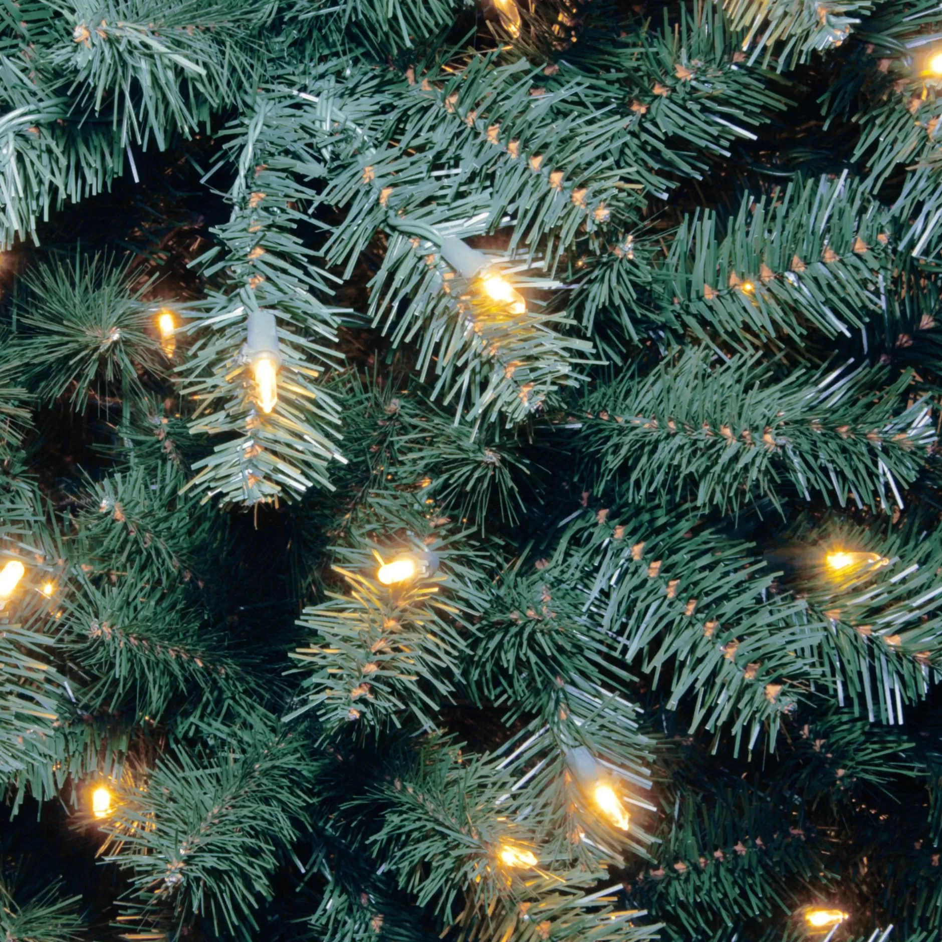 Outlet 4.5' Pre-Lit North Valley Spruce Full Artificial Christmas Tree, Clear Lights Pre-Lit